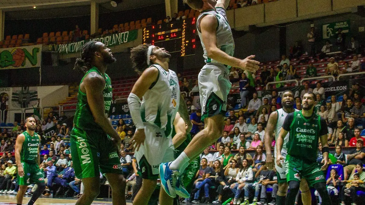 Abejas de León vs Santos del Potosí (4)